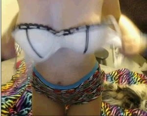 A very cute teen nude in webcam!