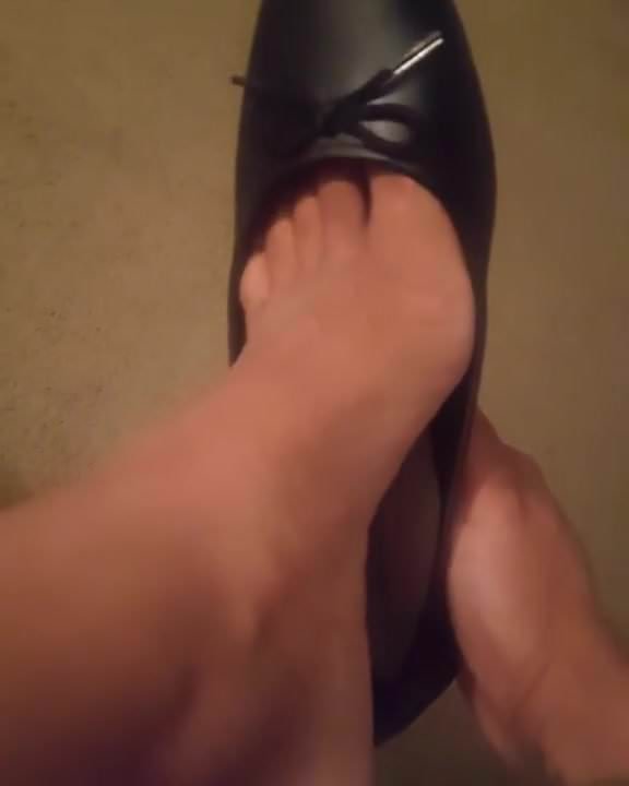 Sexy lightskin feet blue toes