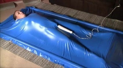 Cumming in Vacuum Bed