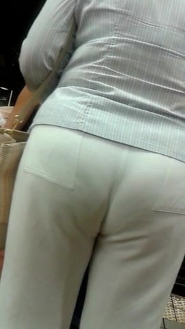 Gilf booty in white pants