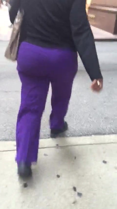 Big booty black gilf in purple pants 