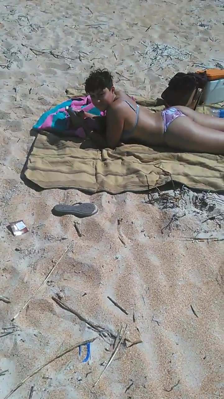 Hot short haired chick I met at the beach part 1