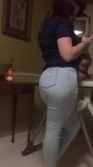 Candid teen booty in jeans 