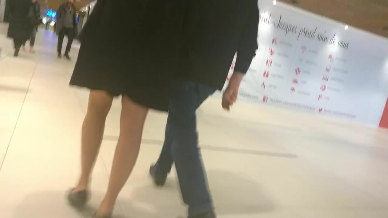MILF with nice legs and heels walking in a mall