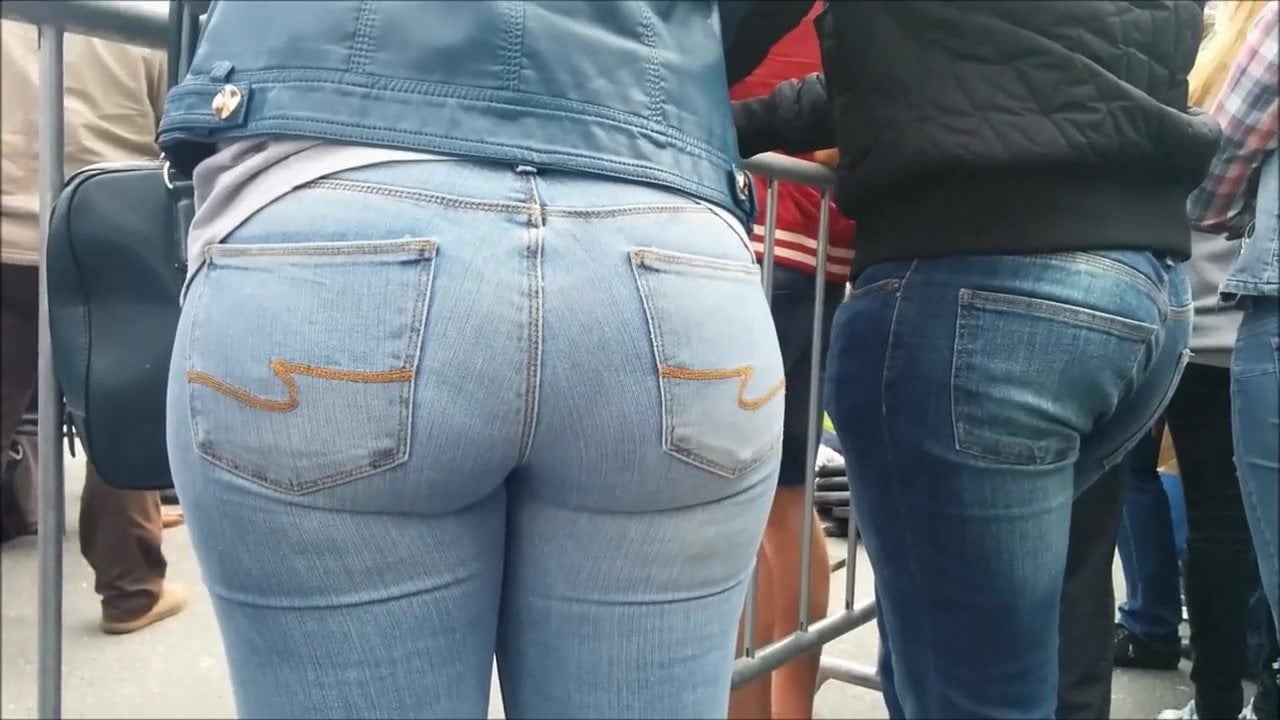 BIG PAWG ASS IN BLUE JEANS