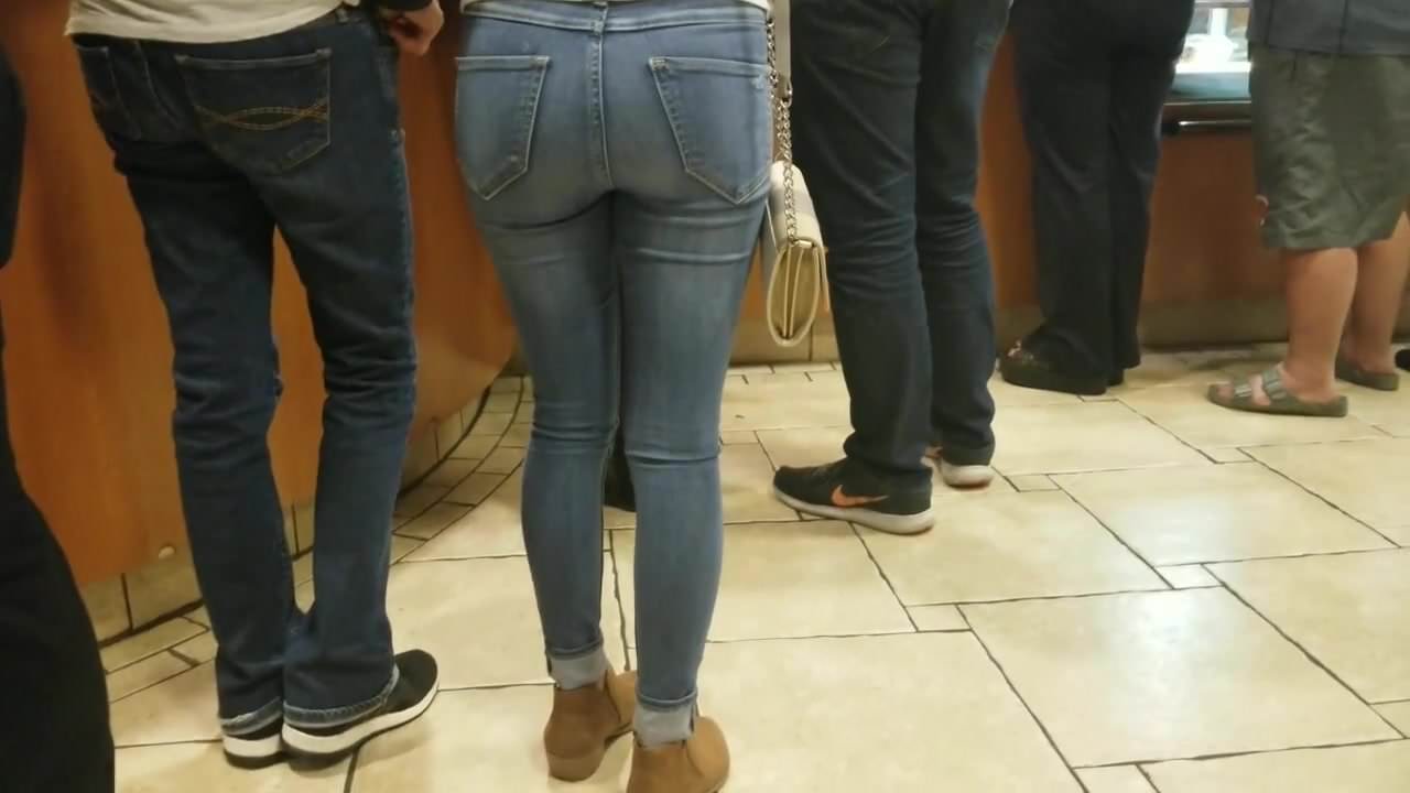 Candid petite teen ass in tight jeans